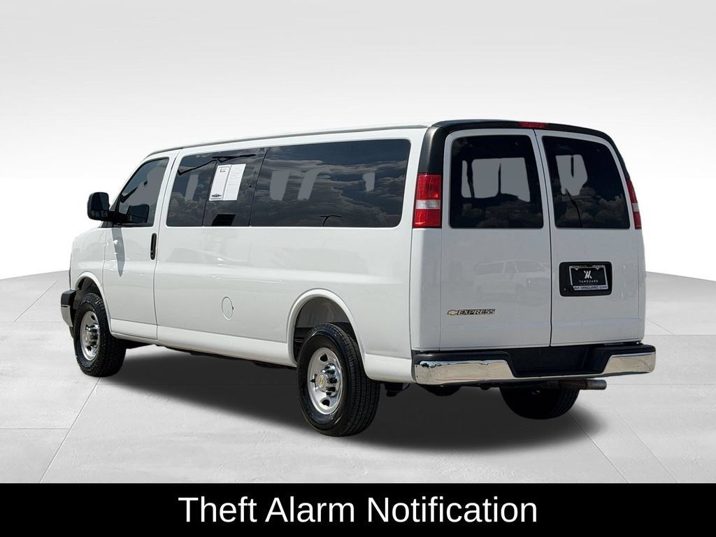 Used 2025 Chevrolet Express 3500 LT w/ LT Preferred Equipment Group RWD image 7