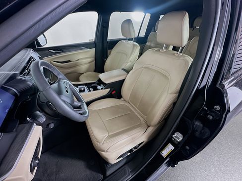 Used 2023 Jeep Grand Cherokee L Limited w/ Luxury Tech Group II RWD image 13