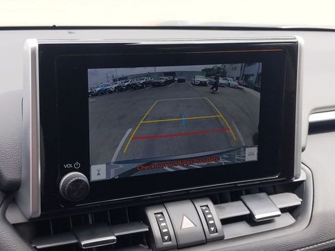 Used 2023 Toyota RAV4 XLE Premium image 12