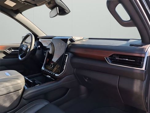 Certified 2025 GMC Yukon Denali image 14