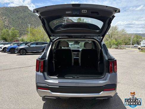 Certified 2025 Kia Sorento EX w/ Panoramic Sunroof Package AWD/4WD image 8