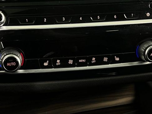 Used 2022 BMW 530i 530i w/ Convenience Package image 18