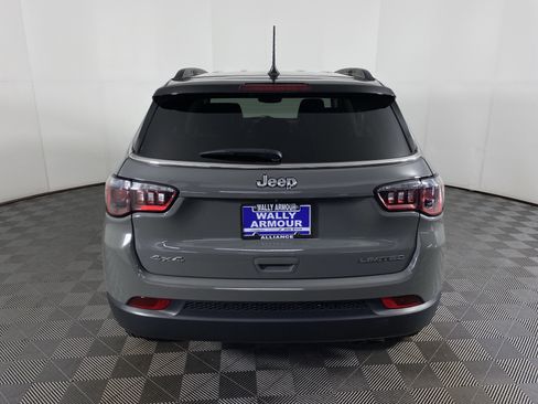 Used 2022 Jeep Compass Limited AWD/4WD image 7