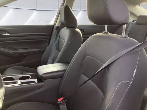 Used 2024 Nissan Altima 2.5 SV image 8