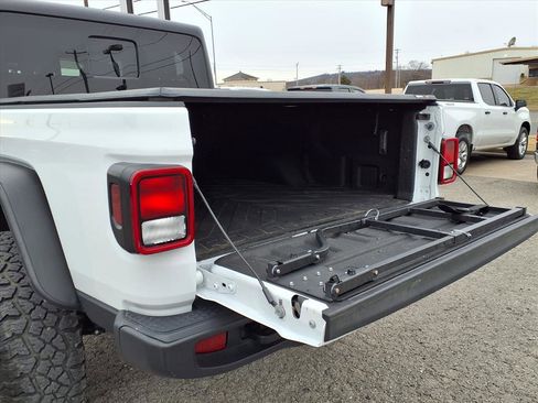 Used 2025 Jeep Gladiator Sport image 15