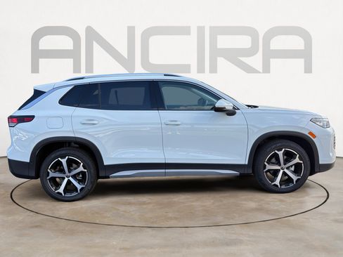 New 2025 Volkswagen Tiguan SE image 9