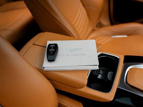 Used 2023 Aston Martin DBX image 78