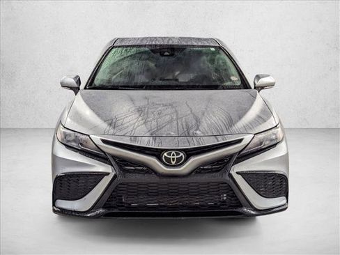 Used 2022 Toyota Camry SE image 2