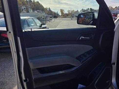 Used 2018 Chevrolet Suburban LT image 14