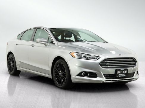 Used 2016 Ford Fusion SE w/ Equipment Group 202A FWD image 7