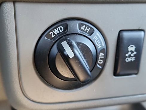 Used 2018 Nissan Frontier SV image 20