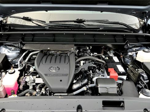 Used 2023 Toyota Highlander XLE image 32