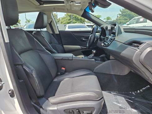 Used 2025 Lexus ES 300h w/ Premium Package FWD image 21