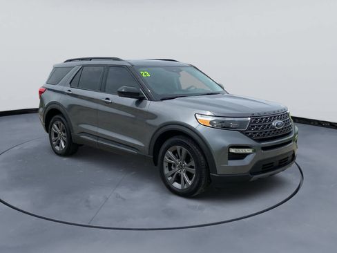 Used 2023 Ford Explorer XLT w/ Equipment Group 202A AWD/4WD image 5