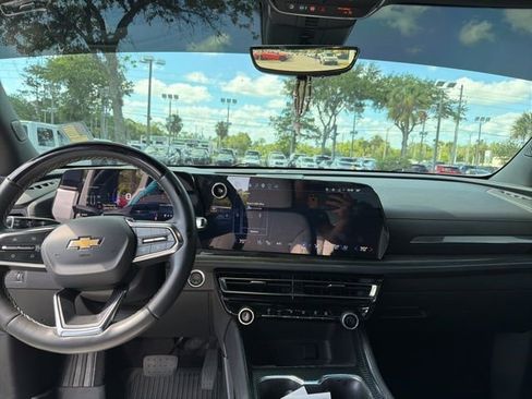 Used 2025 Chevrolet Traverse High Country w/ LPO, Floor Liner Package FWD image 9