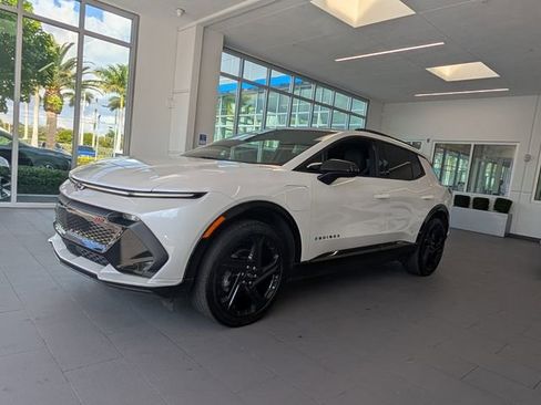 Used 2025 Chevrolet Equinox EV RS image 3