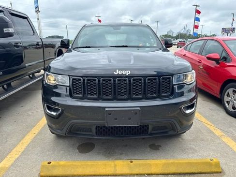 Used 2019 Jeep Grand Cherokee Laredo w/ Security & Convenience Group AWD/4WD image 9