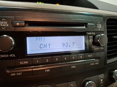 Used 2014 Toyota Sienna L image 19