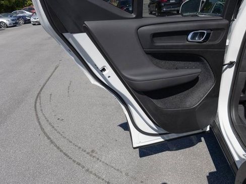 Used 2024 Volvo XC40 B5 Plus image 15