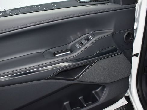 New 2025 Lincoln Navigator L Reserve w/ Jet Appearance Package image 9