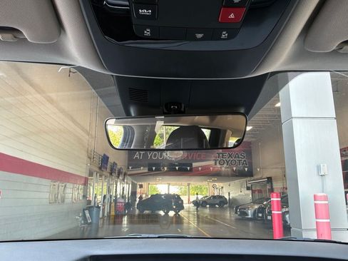 Used 2026 Kia Carnival FWD image 19