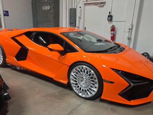 Used 2024 Lamborghini Revuelto AWD/4WD image 1