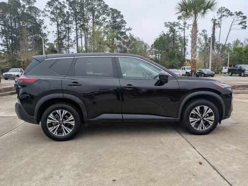 Used 2023 Nissan Rogue SV image 3
