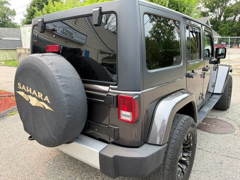 Used 2014 Jeep Wrangler Unlimited Sahara AWD/4WD image 7
