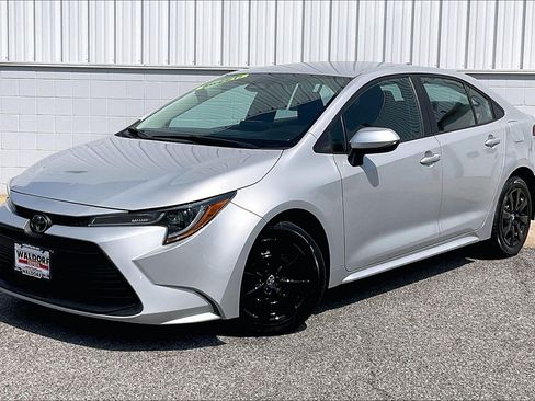 Used 2024 Toyota Corolla LE FWD image 2
