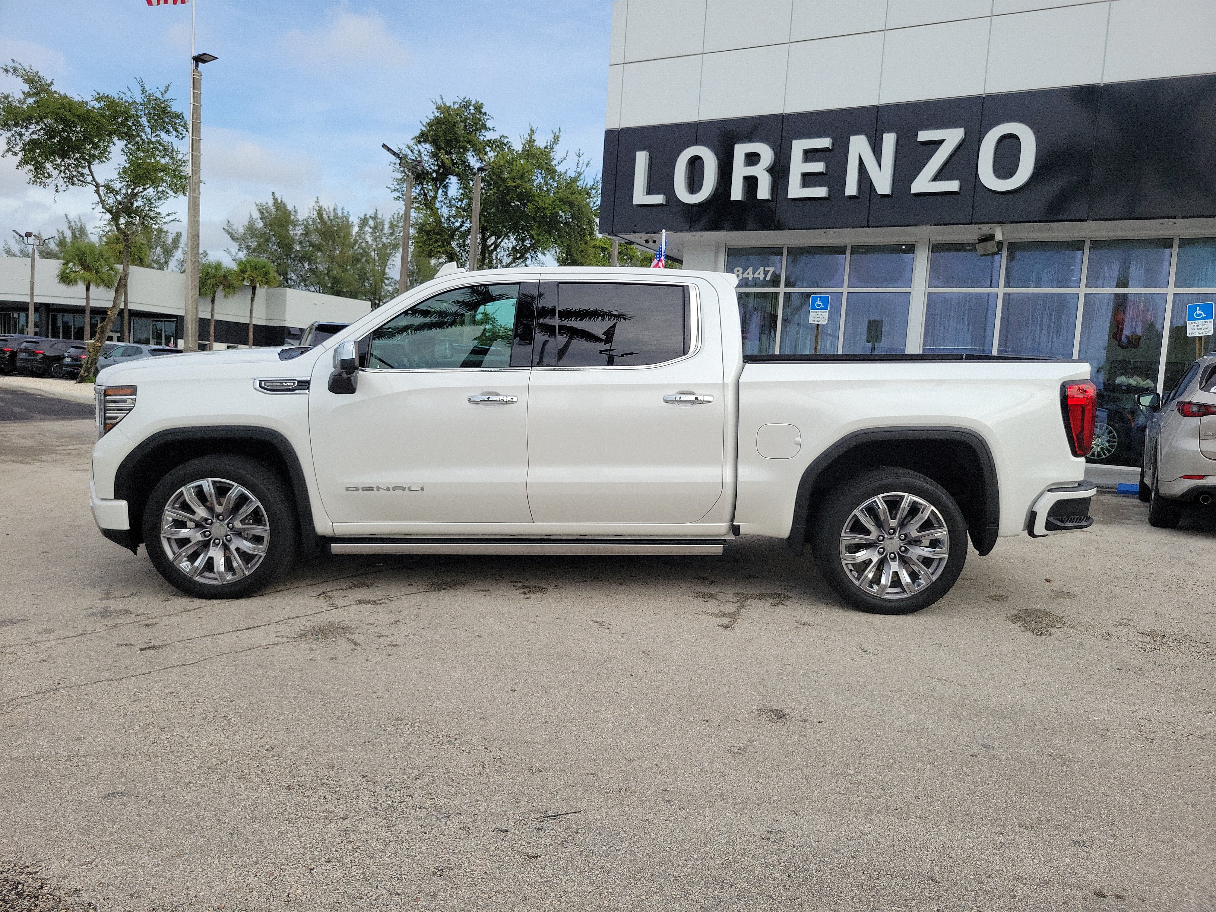Used 2024 GMC Sierra 1500 Denali w/ Denali Reserve Package AWD/4WD image 8