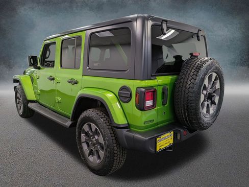Used 2018 Jeep Wrangler Unlimited Sahara AWD/4WD image 6