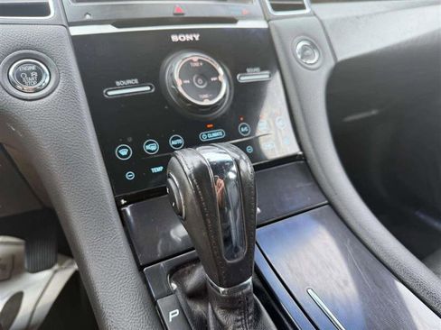 Used 2013 Ford Taurus Limited image 32
