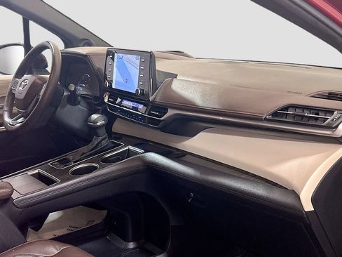 Used 2023 Toyota Sienna Platinum FWD image 31