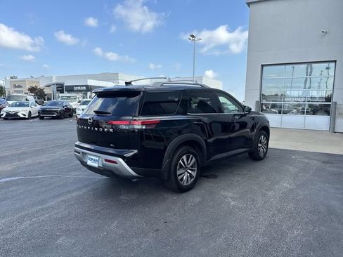 Used 2025 Nissan Pathfinder SL FWD image 5
