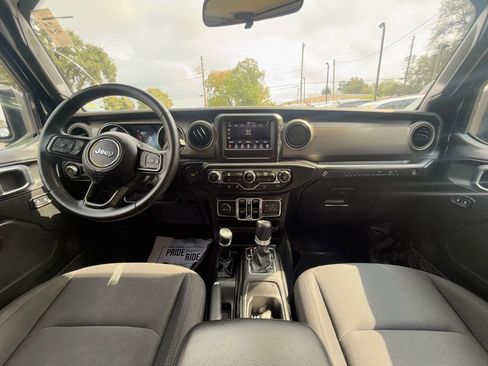 Used 2018 Jeep Wrangler Unlimited Sport S AWD/4WD image 9