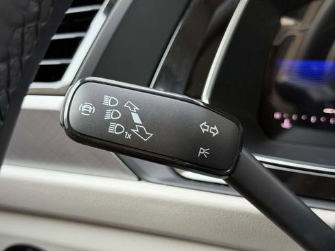 Certified 2023 Volkswagen Jetta SE w/ Panoramic Sunroof Package FWD image 25
