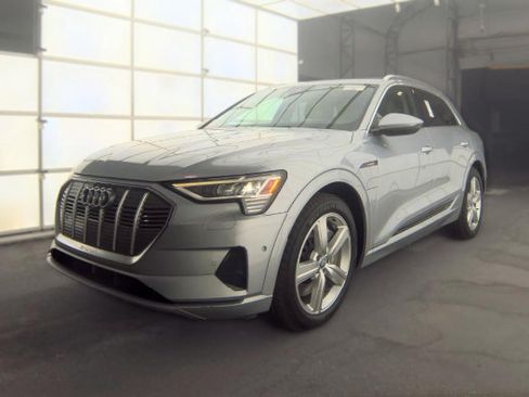 Used 2019 Audi e-tron Prestige w/ Prestige Package AWD/4WD image 1