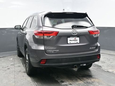 Used 2019 Toyota Highlander XLE image 5