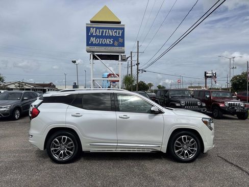 Used 2022 GMC Terrain Denali w/ Denali Premium Package AWD/4WD image 10