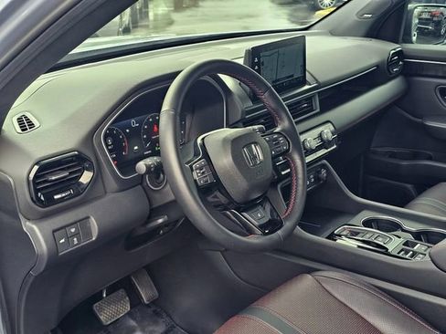 Used 2025 Honda Pilot Black Edition image 16