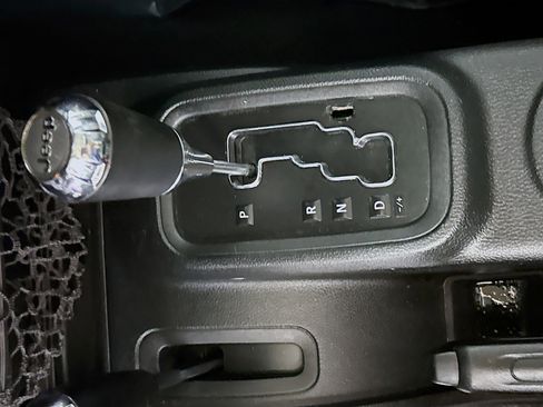 Used 2017 Jeep Wrangler Unlimited Sport w/ Connectivity Group AWD/4WD image 19