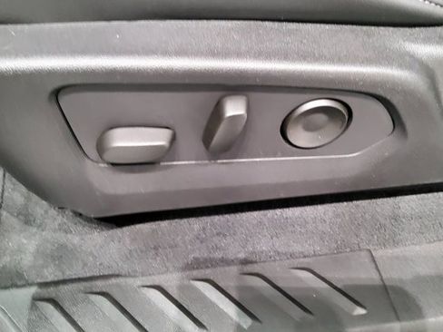 Used 2024 Chevrolet Colorado LT w/ LT Convenience Package III image 24