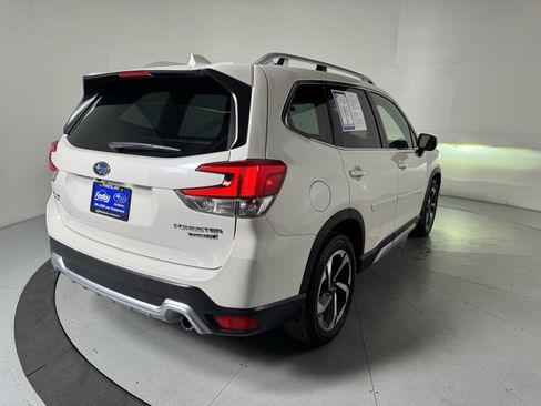 Used 2023 Subaru Forester Touring AWD/4WD image 5