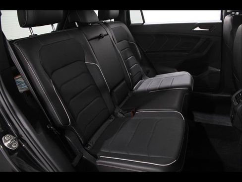 Used 2022 Volkswagen Tiguan SEL R-Line AWD/4WD image 18