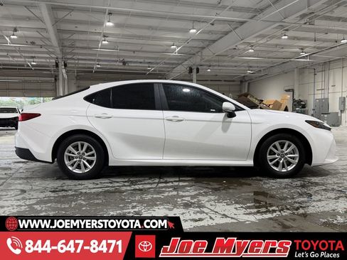 Used 2026 Toyota Camry LE w/ Convenience Package image 6