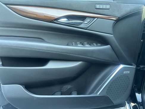 Used 2020 Cadillac Escalade Premium Luxury image 15