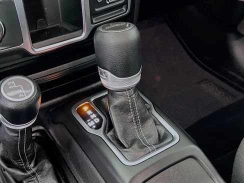 Used 2024 Jeep Gladiator Sport image 17