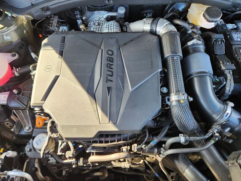 Used 2024 Hyundai Santa Fe Limited image 9