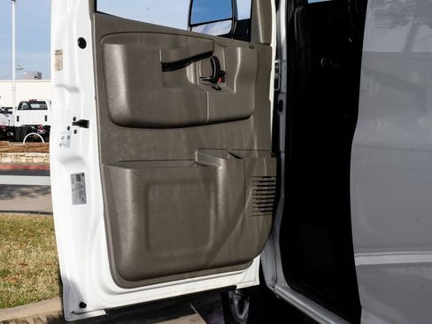 Used 2022 Chevrolet Express 2500 Extended w/ Driver Convenience Package image 36