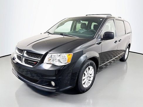 Used 2019 Dodge Grand Caravan SXT FWD image 3